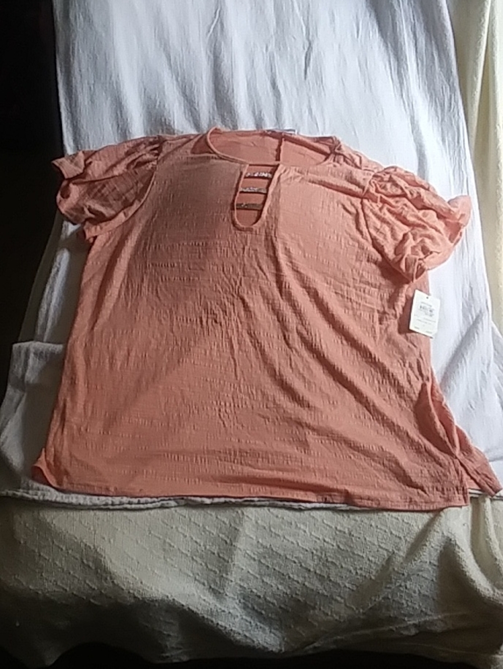 Women's Peach Short-Sleeve Textured Keyhole Top